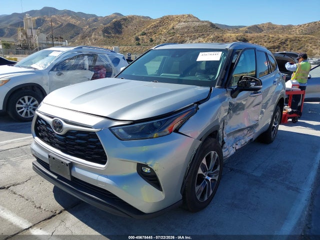 Toyota Highlander Xle 2022 5TDHZRAH1NS103515 Image 2
