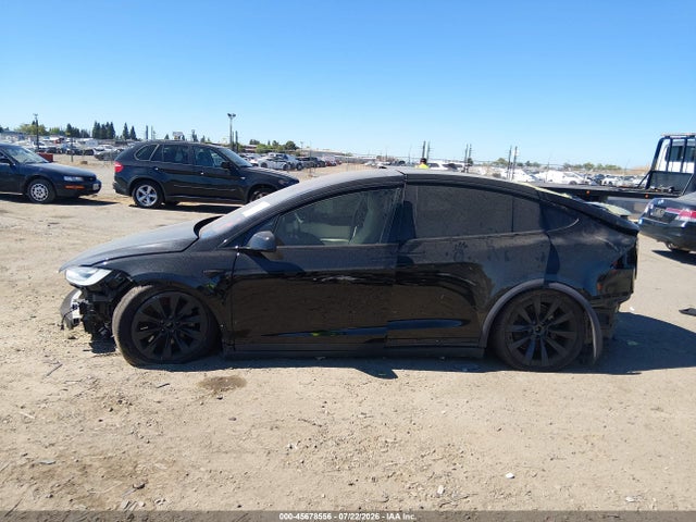 2022 Tesla Model X Plaid Tri Motor All-wheel Drive მანქანა იყიდება აუქციონზე, vin: 7SAXCBE67NF337873, აუქციონის ნომერი: 45678556