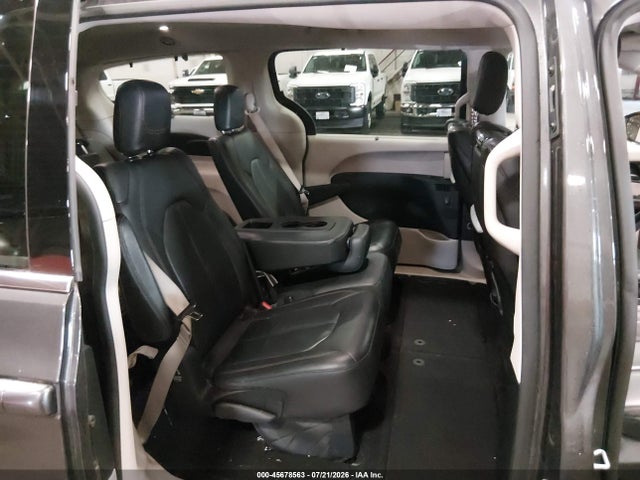 45678563 :رقم المزاد ، 2C4RC1EG4JR121924 vin ، 2018 Chrysler Pacifica Touring L Plus مزاد بيع