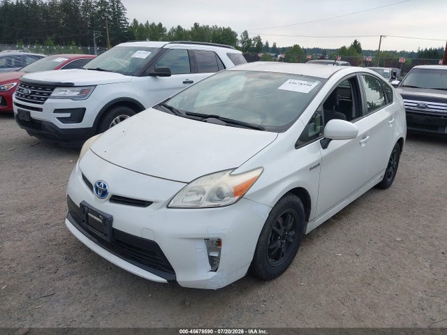 Toyota Prius Two 2014 JTDKN3DU7E1739585 Image 2