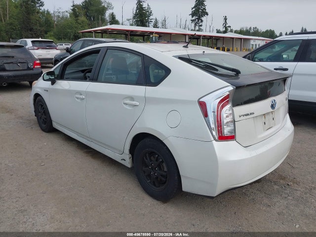 Toyota Prius Two 2014 JTDKN3DU7E1739585 Image 3