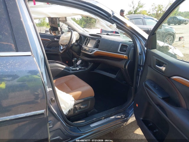 2017 Toyota Highlander Limited Platinum მანქანა იყიდება აუქციონზე, vin: 5TDDZRFH9HS380960, აუქციონის ნომერი: 45678777