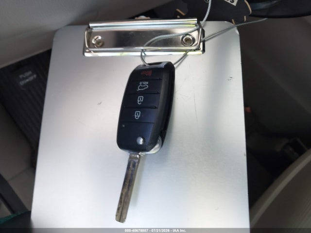 KNDMB5C19F6027992 KIA SEDONA LX