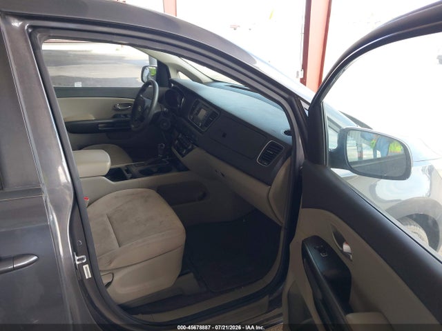 KNDMB5C19F6027992 KIA SEDONA LX