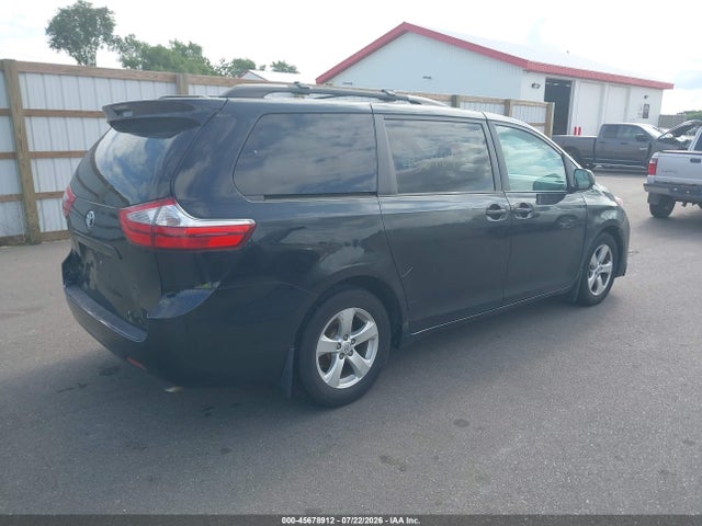 45678912 :رقم المزاد ، 5TDKK3DCXGS695619 vin ، 2016 Toyota Sienna Le 8 Passenger مزاد بيع