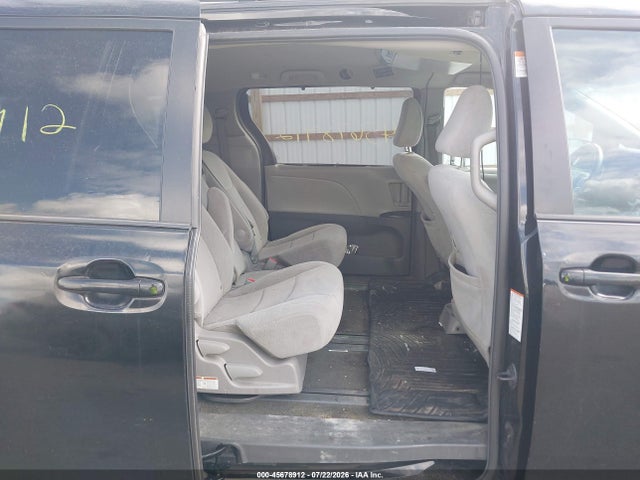 45678912 :رقم المزاد ، 5TDKK3DCXGS695619 vin ، 2016 Toyota Sienna Le 8 Passenger مزاد بيع