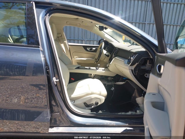 Aukcja sprzedaży 2024 Volvo S60 B5 Core Dark Theme, vin: 7JRL12FK3RG327609, numer aukcji: 45679037