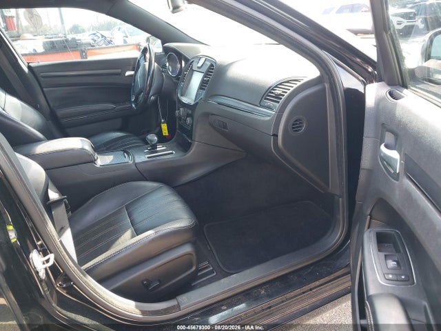 45679300 :رقم المزاد ، 2C3CCABGXDH707987 vin ، 2013 Chrysler 300 300s مزاد بيع
