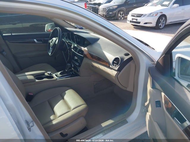 Aukcja sprzedaży 2014 Mercedes-benz C 250 Sport, vin: WDDGF4HB8ER302350, numer aukcji: 45679429