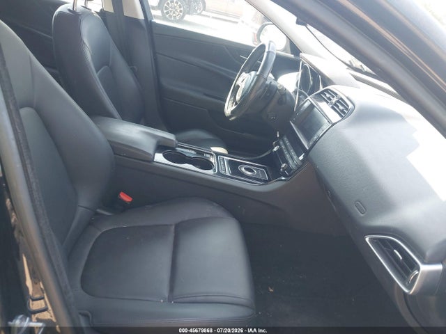 45679868 :رقم المزاد ، SAJAR4BG2HA965364 vin ، 2017 Jaguar Xe 25t مزاد بيع
