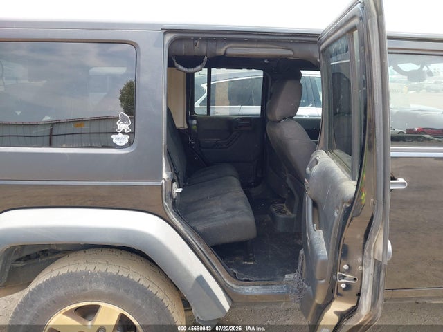 1C4BJWDG2FL521261 Jeep Wrangler Unlimited Sport