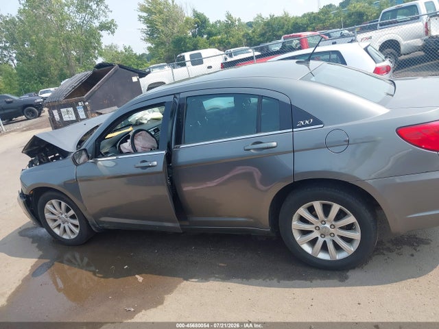 45680054 :رقم المزاد ، 1C3CCBBB6DN580396 vin ، 2013 Chrysler 200 Touring مزاد بيع