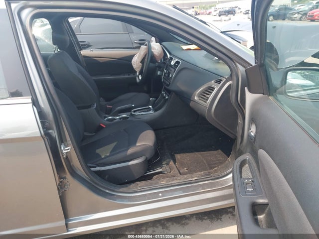 45680054 :رقم المزاد ، 1C3CCBBB6DN580396 vin ، 2013 Chrysler 200 Touring مزاد بيع