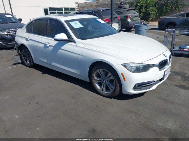 45680075 :رقم المزاد ، WBA8B9G53HNU49624 vin ، 2017 Bmw 3 Series 330i مزاد بيع