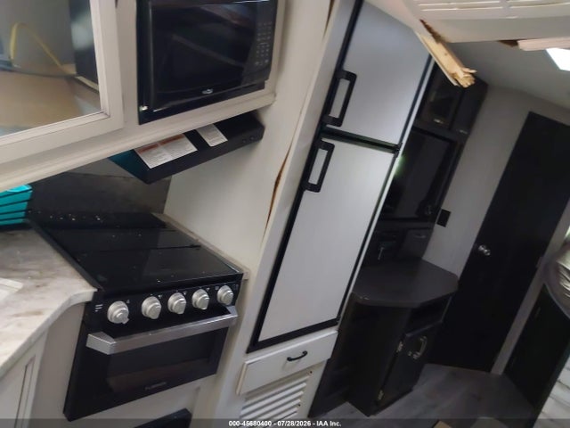 45680400 :رقم المزاد ، 1UJBJ0BR1L1JF0257 vin ، 2020 Jayco Jay Feather مزاد بيع