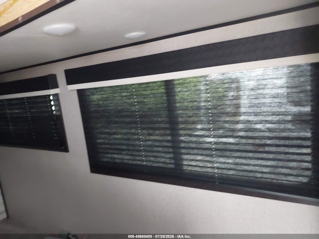 45680400 :رقم المزاد ، 1UJBJ0BR1L1JF0257 vin ، 2020 Jayco Jay Feather مزاد بيع