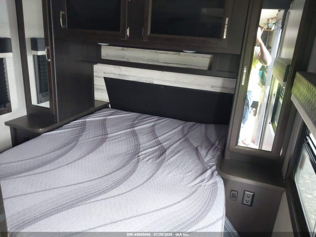 45680400 :رقم المزاد ، 1UJBJ0BR1L1JF0257 vin ، 2020 Jayco Jay Feather مزاد بيع