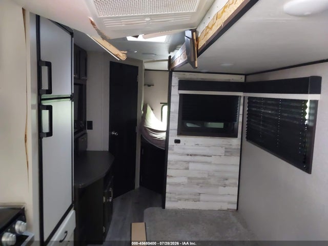 45680400 :رقم المزاد ، 1UJBJ0BR1L1JF0257 vin ، 2020 Jayco Jay Feather مزاد بيع