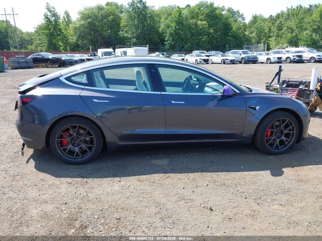 45680702 :رقم المزاد ، 5YJ3E1EB7JF079930 vin ، 2018 Tesla Model 3 Long Range/performance مزاد بيع