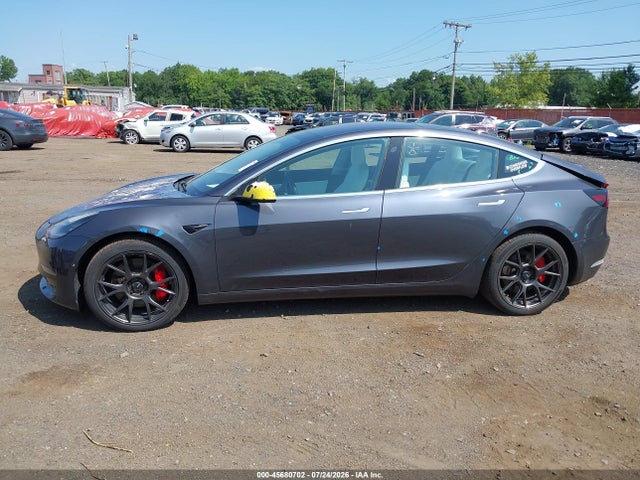 45680702 :رقم المزاد ، 5YJ3E1EB7JF079930 vin ، 2018 Tesla Model 3 Long Range/performance مزاد بيع