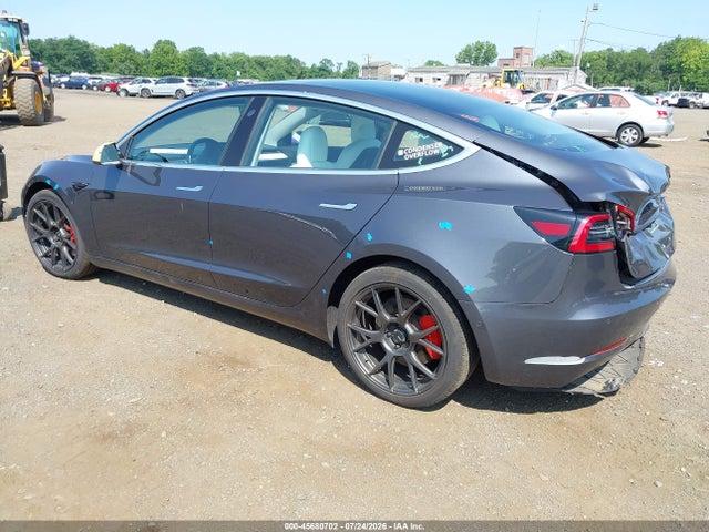45680702 :رقم المزاد ، 5YJ3E1EB7JF079930 vin ، 2018 Tesla Model 3 Long Range/performance مزاد بيع