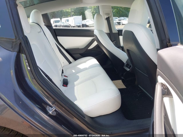 45680702 :رقم المزاد ، 5YJ3E1EB7JF079930 vin ، 2018 Tesla Model 3 Long Range/performance مزاد بيع