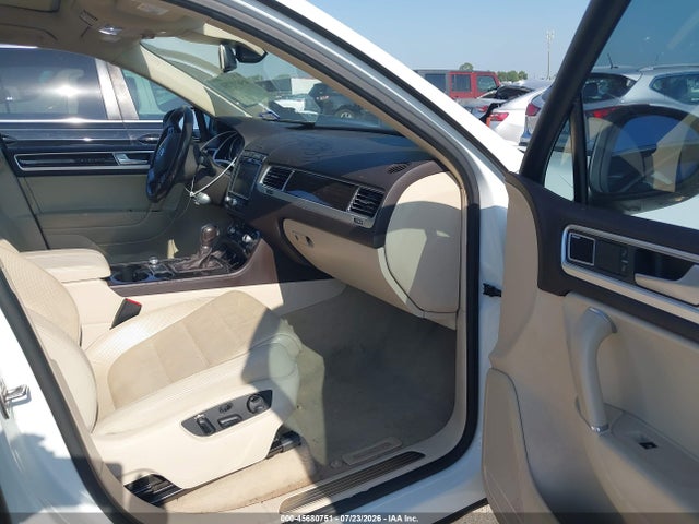 2016 Volkswagen Touareg Vr6 Executive მანქანა იყიდება აუქციონზე, vin: WVGEF9BP5GD005356, აუქციონის ნომერი: 45680751