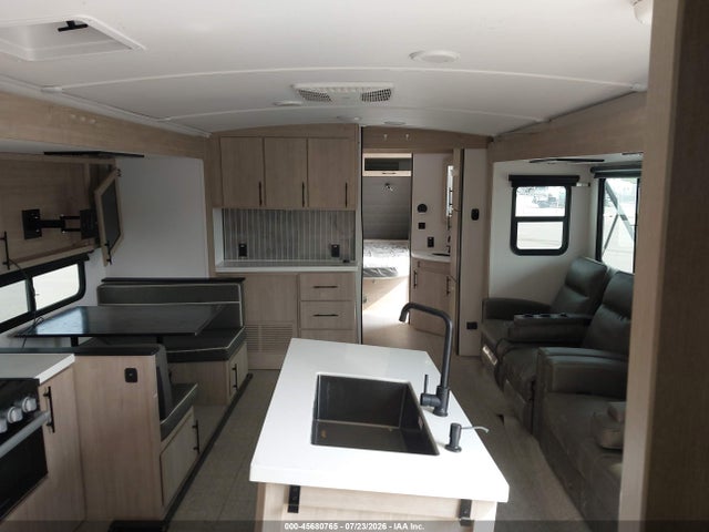 45680765 :رقم المزاد ، 573TE3726S6654307 vin ، 2025 Grand Design Imagine 3210bh مزاد بيع