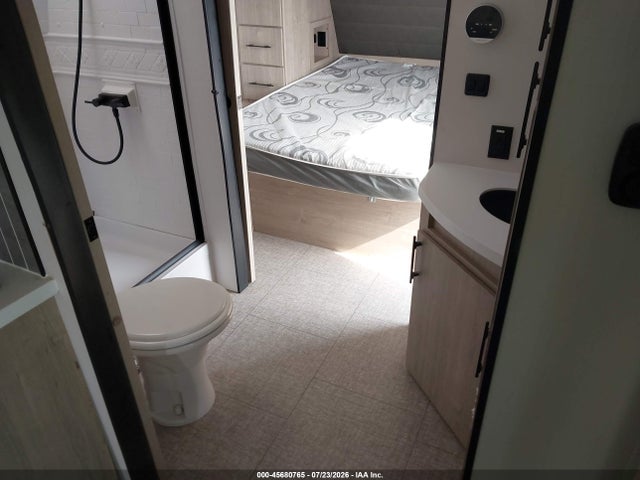 45680765 :رقم المزاد ، 573TE3726S6654307 vin ، 2025 Grand Design Imagine 3210bh مزاد بيع