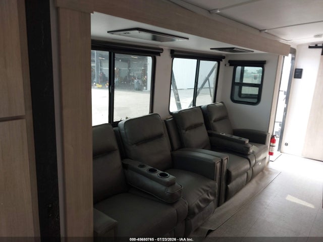 45680765 :رقم المزاد ، 573TE3726S6654307 vin ، 2025 Grand Design Imagine 3210bh مزاد بيع