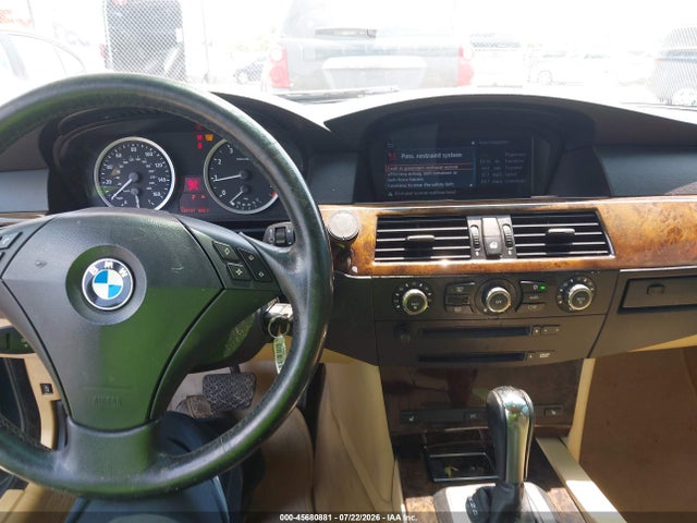2007 Bmw 530xi მანქანა იყიდება აუქციონზე, vin: WBANF73527CU21390, აუქციონის ნომერი: 45680881
