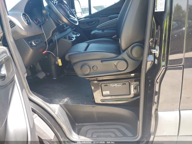 W1Z4DGHY9NT101205 Mercedes-Benz Sprinter 2500 High Roof I4 Diesel