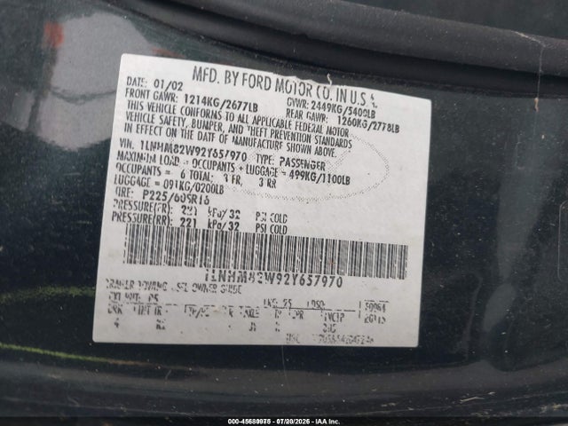 45680975 :رقم المزاد ، 1LNHM82W92Y657970 vin ، 2002 Lincoln Town Car Signature مزاد بيع