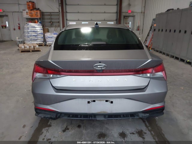 KMHLL4AG2PU545137 Hyundai ELANTRA SE