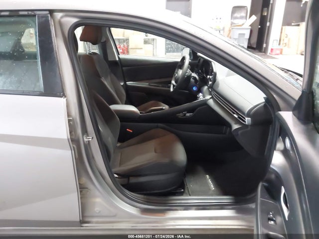 KMHLL4AG2PU545137 Hyundai ELANTRA SE
