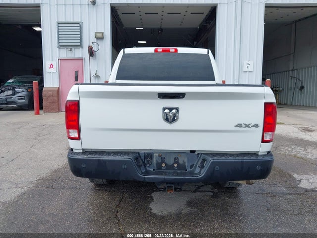 1C6RR7KM9HS701696 RAM 1500 Tradesman 4x4 5&#039;7 Box