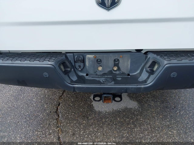 1C6RR7KM9HS701696 RAM 1500 Tradesman 4x4 5&#039;7 Box