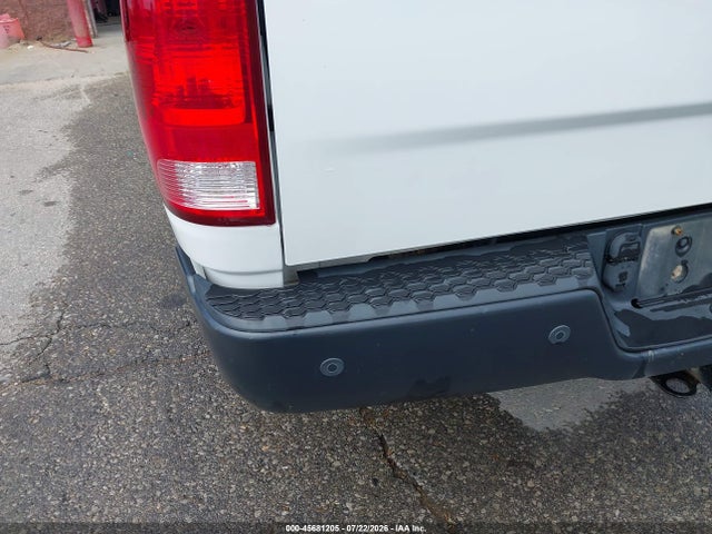 1C6RR7KM9HS701696 RAM 1500 Tradesman 4x4 5&#039;7 Box