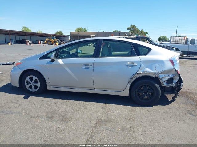 Toyota Prius Two 2014 JTDKN3DU5E1820049 Image 15