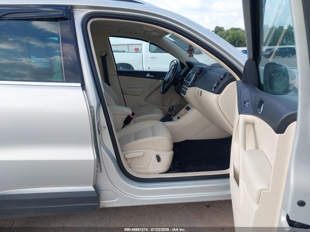 2014 Volkswagen Tiguan Se მანქანა იყიდება აუქციონზე, vin: WVGAV3AX6EW521422, აუქციონის ნომერი: 45681274