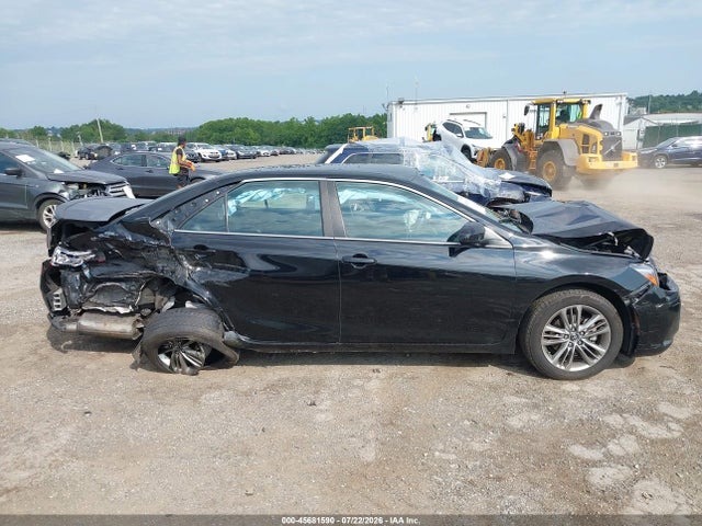 45681590 :رقم المزاد ، 4T1BF1FK9HU352094 vin ، 2017 Toyota Camry Se مزاد بيع