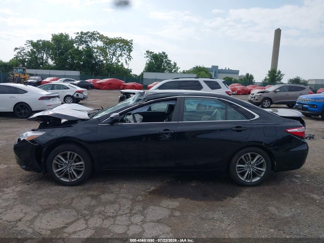 45681590 :رقم المزاد ، 4T1BF1FK9HU352094 vin ، 2017 Toyota Camry Se مزاد بيع