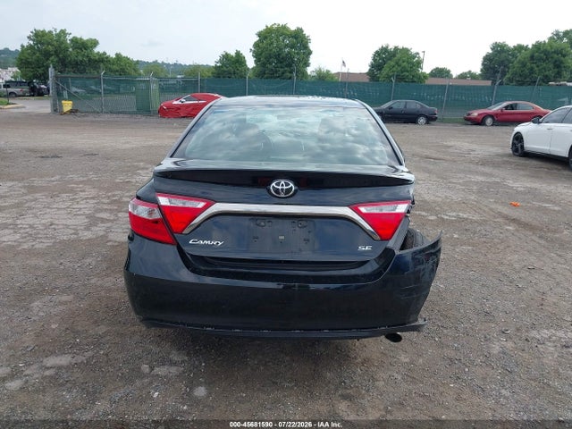 45681590 :رقم المزاد ، 4T1BF1FK9HU352094 vin ، 2017 Toyota Camry Se مزاد بيع