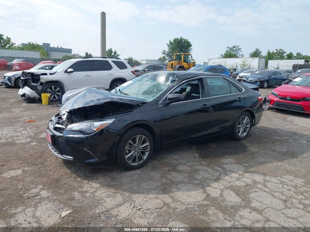45681590 :رقم المزاد ، 4T1BF1FK9HU352094 vin ، 2017 Toyota Camry Se مزاد بيع