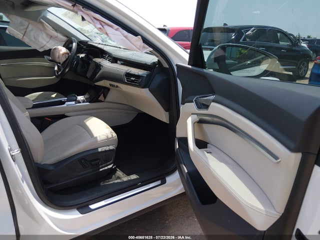 Продажа на аукционе авто 2021 Audi E-tron Premium Quattro, vin: WA1AAAGE9MB007848, номер лота: 45681628