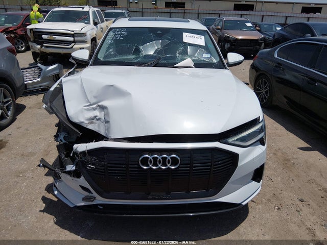 Продажа на аукционе авто 2021 Audi E-tron Premium Quattro, vin: WA1AAAGE9MB007848, номер лота: 45681628
