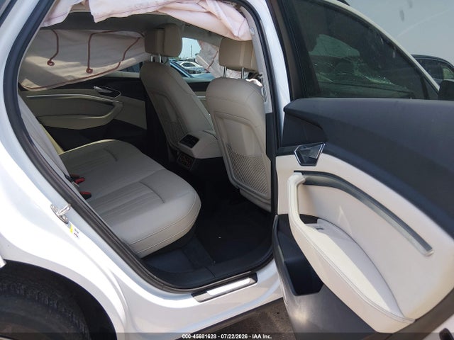 Продажа на аукционе авто 2021 Audi E-tron Premium Quattro, vin: WA1AAAGE9MB007848, номер лота: 45681628