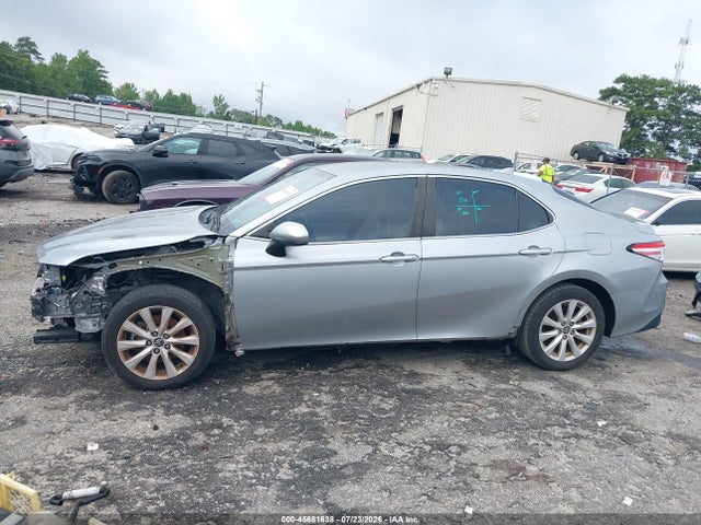 45681638 :رقم المزاد ، 4T1C11AK2LU912962 vin ، 2020 Toyota Camry Le مزاد بيع