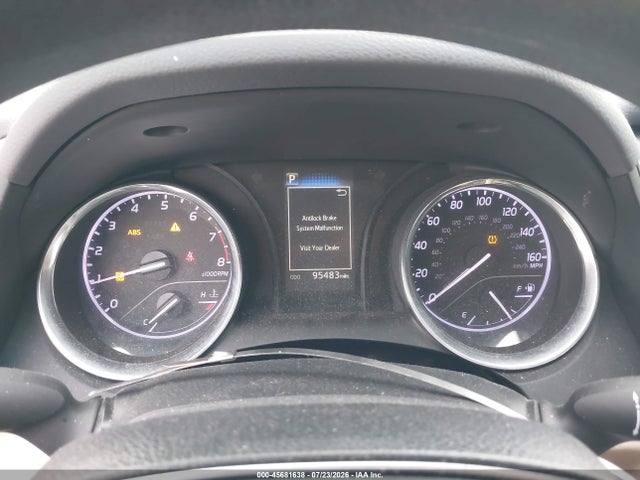 45681638 :رقم المزاد ، 4T1C11AK2LU912962 vin ، 2020 Toyota Camry Le مزاد بيع
