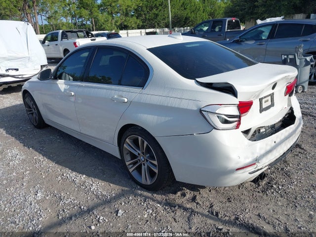 2017 Bmw 3 Series 330i მანქანა იყიდება აუქციონზე, vin: WBA8B9G59HNU49188, აუქციონის ნომერი: 45681874